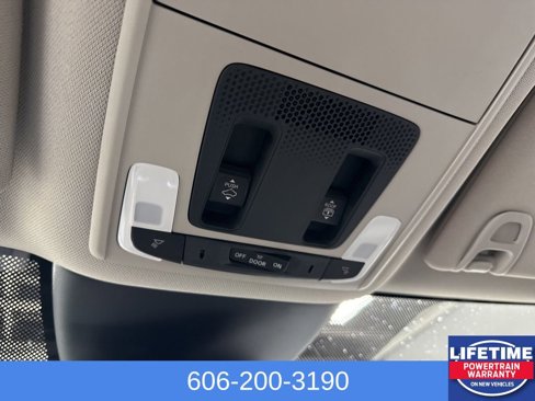New 2025 Honda Pilot Touring image 28