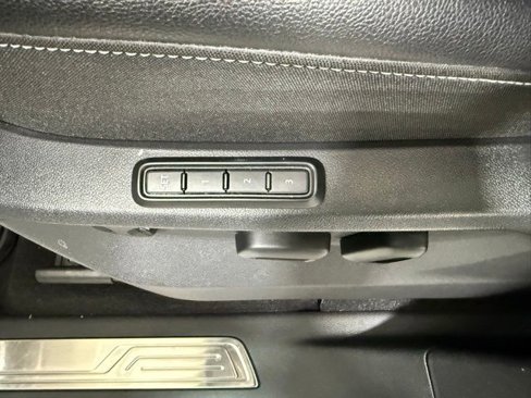 Certified 2025 Volkswagen Atlas SEL image 23