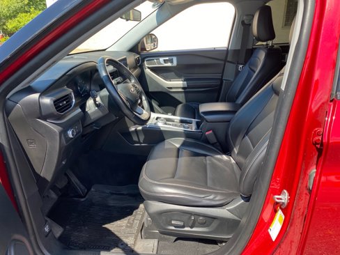 Used 2021 Ford Explorer XLT w/ Equipment Group 202A image 9