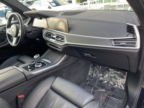 Used 2022 BMW X7 xDrive40i w/ M Sport Package image 24