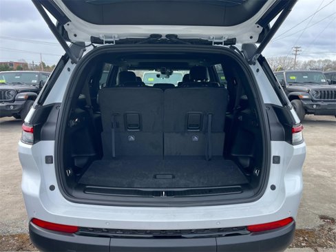 New 2025 Jeep Grand Cherokee L Altitude image 4