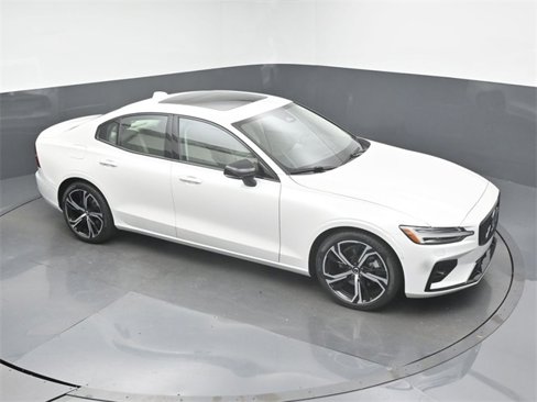 Used 2025 Volvo S60 B5 Plus w/ Climate Package image 45