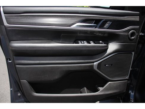 Used 2024 Jeep Wagoneer L Series III image 15