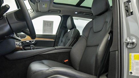 Certified 2025 Volvo XC90 B6 Plus image 22