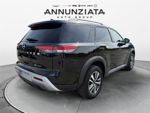 Used 2025 Nissan Pathfinder SL image 5