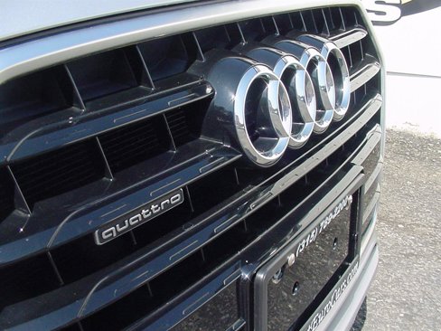 Used 2018 Audi Q3 2.0T Premium Plus w/ Premium Plus Package image 3