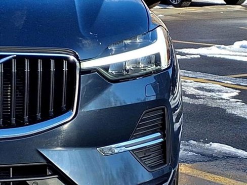 Used 2022 Volvo XC60 B5 Momentum w/ Climate Package image 5