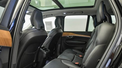 Certified 2025 Volvo XC90 B6 Plus image 23