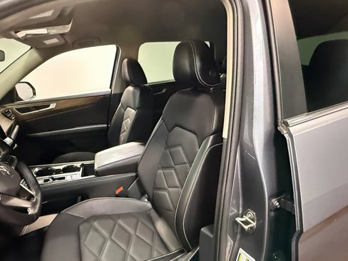 Used 2025 Volkswagen Atlas SE image 59
