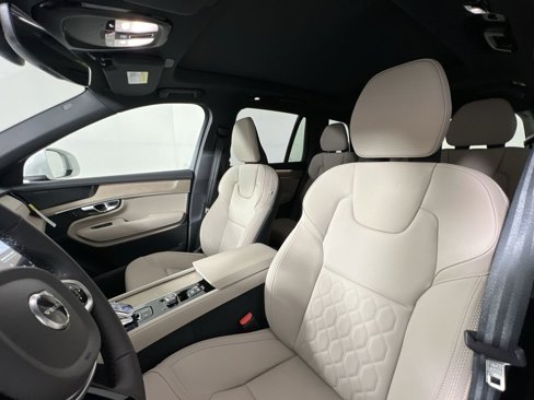 New 2026 Volvo XC90 B6 Plus w/ Protection Package Premier image 13