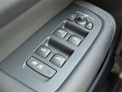 New 2026 Volvo XC60 B5 Ultra w/ Climate Package image 27