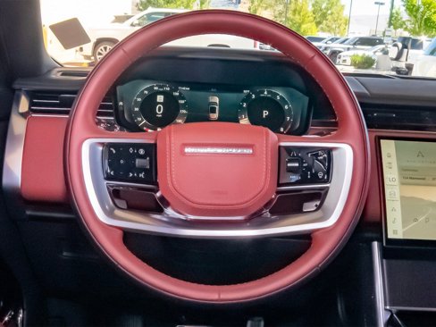 Used 2025 Land Rover Range Rover SV image 13