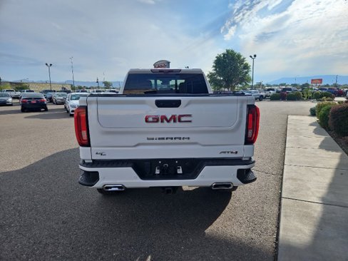 Used 2022 GMC Sierra 1500 AT4 w/ AT4 Premium Package image 4