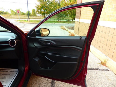 Used 2025 Chevrolet Trax RS w/ Sunroof Package image 43
