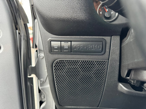 Used 2017 Jeep Wrangler Unlimited Rubicon w/ Connectivity Group image 11