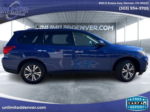 Used 2019 Nissan Pathfinder SV image 2