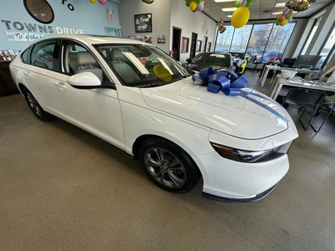 Used 2023 Honda Accord EX image 13