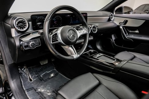 Used 2025 Mercedes-Benz CLA 250 image 3