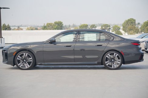 New 2026 BMW 740i w/ Premium Package image 4