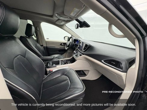 Used 2023 Chrysler Pacifica Limited image 12