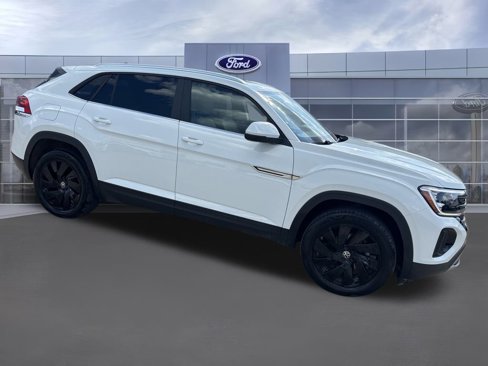Used 2025 Volkswagen Atlas Cross Sport SE w/ Panoramic Sunroof Package image 8