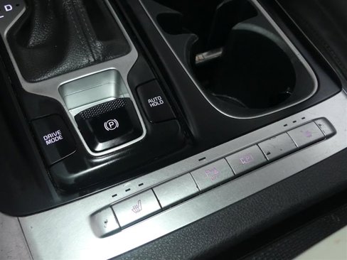 Used 2022 Kia Carnival LX image 38