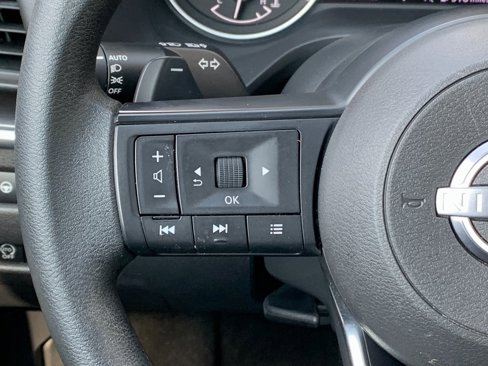 Used 2024 Nissan Rogue SV image 13