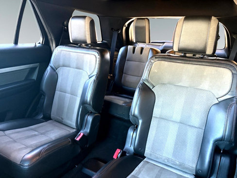 Used 2017 Ford Explorer XLT w/ Equipment Group 202A image 28
