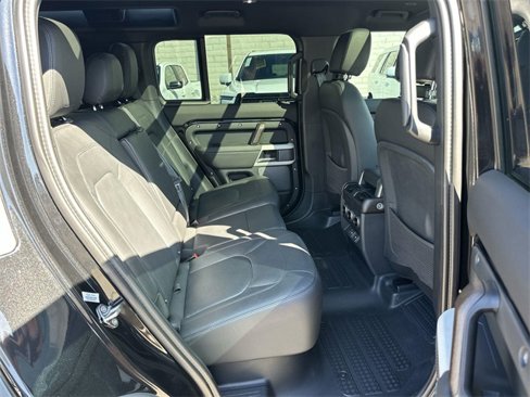 Used 2024 Land Rover Defender 110 SE image 27