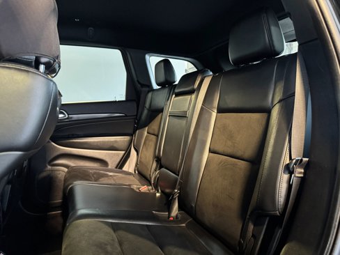 Used 2019 Jeep Grand Cherokee Altitude image 24