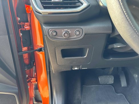 Used 2022 Chevrolet TrailBlazer LT w/ Sun and Liftgate Package image 19