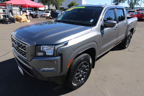 Used 2022 Nissan Frontier SV image 1