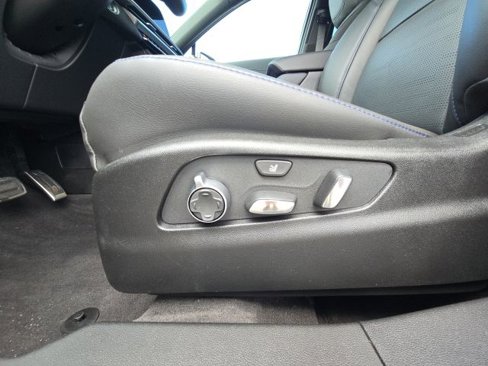 Used 2025 Cadillac XT4 Sport image 20