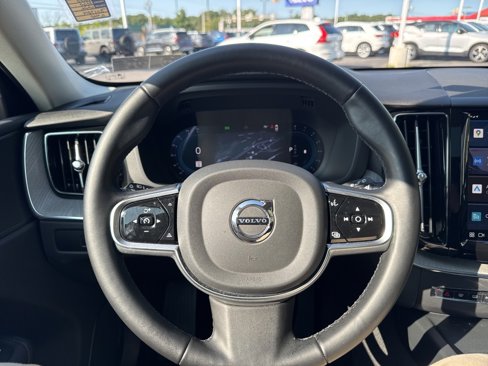 Certified 2025 Volvo XC60 B5 Plus image 19