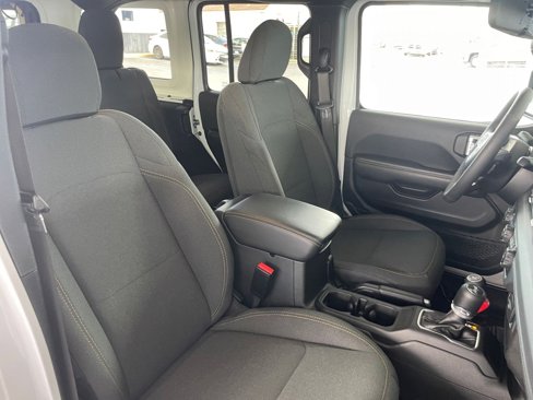 Used 2025 Jeep Wrangler Sahara image 35