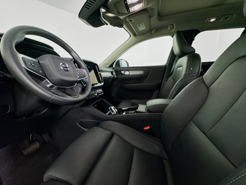 Used 2025 Volvo XC40 B5 Plus image 20