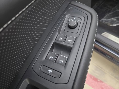 New 2025 Volkswagen Atlas SE image 20