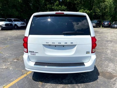 Used 2017 Dodge Grand Caravan GT image 3