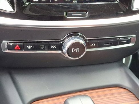 Used 2025 Volvo S60 B5 Plus image 29