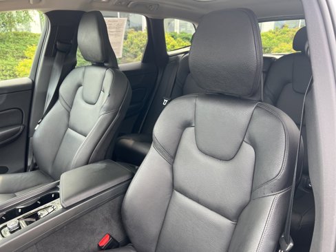 Certified 2025 Volvo XC60 B5 Plus image 14