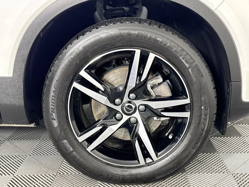 Used 2025 Volvo XC40 B5 Core image 57