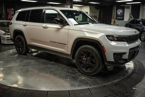 Used 2024 Jeep Grand Cherokee L Laredo image 5