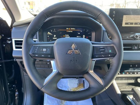 New 2025 Mitsubishi Outlander SEL image 15