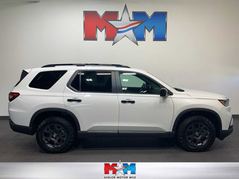Used 2025 Honda Pilot TrailSport image 1
