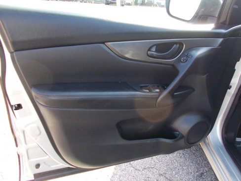 Used 2019 Nissan Rogue Sport S image 13