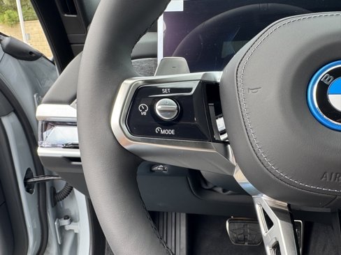 New 2026 BMW 750e xDrive image 23