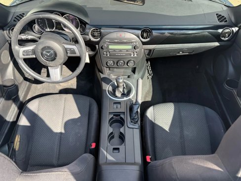 Used 2006 MAZDA MX-5 Miata Touring w/ Appearance Pkg image 11