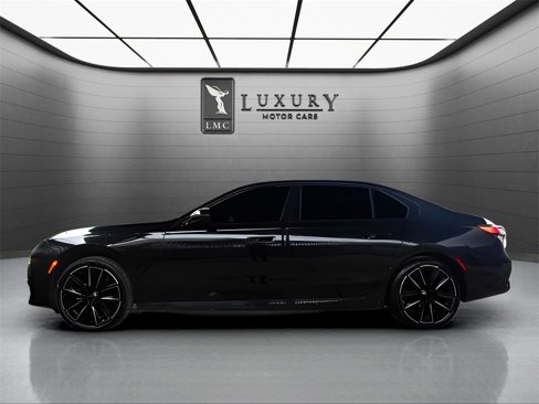 Used 2023 BMW 760i xDrive image 8