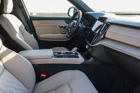 New 2026 Volvo XC90 B6 Plus image 18