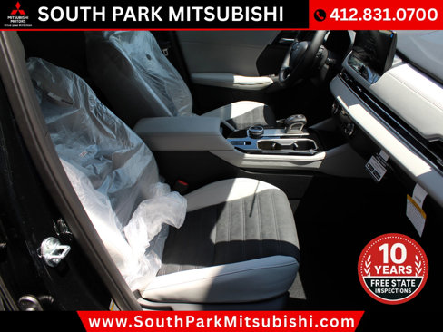 New 2025 Mitsubishi Outlander SE image 13